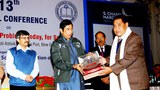 རྒྱ་གར་རྒྱལ་ཡོངས་ཀྱི་ཕུལ་འབྱུང་ཤེས་རིག་གཟེངས་རྟགས་ཐོབ་པ།