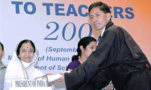 རྒྱ་གར་རྒྱལ་ཡོངས་ཕུལ་བྱུང་སློབ་དགེའི་བྱ་དགའ། རྒྱ་གར་རྒྱལ་ཡོངས་ཕུལ་བྱུང་སློབ་དགེའི་བྱ་དགའ།