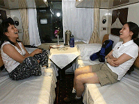 chinese-on-lhasa-train-200.gif chinese-on-lhasa-train-200.gif