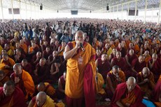 ༧གོང་ས་སྐྱབས་མགོན་ཆེན་པོ་མཆོག་གིས་འབྲས་སྤུངས་བློ་གསལ་གླིང་དུ་རྗེ་ཚེ་འཛིན་མའི་ཚེ་དབང་བསྩལ་སྐབས། ༢༠༡༩།༡༢།༡༦