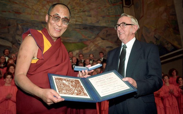 ༧གོང་ས་མཆོག་ལ་ནོ་སྦེལ་ཞི་བདེའི་གཟེངས་རྟགས་ཕུལ་ནས་ལོ་༣༠འཁོར་བ།