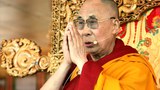 དབུ་མ་རིན་ཆེན་ཕྲེང་བ་དང་བཤེས་སྤྲིངས་ཀྱི་གསུང་ཆོས་སྩོལ་བཞིན་པ།