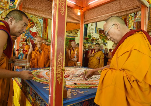 ༧གོང་ས་མཆོག་གི་དུས་འཁོར་དཀྱིལ་འཁོར་ལ་གཟིགས་བཞིན་པ། ༢༠༡༤།༧།༩