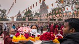 ༸གོང་ས་མཆོག་དབུ་བཞུགས་ཐོག་ས་ཆོག་དང་ས་གར་གནང་བ།