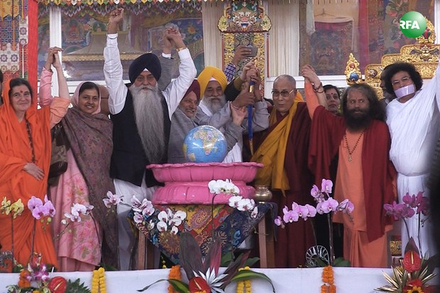 ༧གོང་ས་མཆོག་དབུ་བཞུགས་ཐོག་ཆོས་ལུགས་འཆམ་མཐུན་ཆེད་རྒྱ་གར་ནང་ཡོད་པའི་ཆོས་ལུགས་ཆེ་ཁག་གི་དབུ་ཁྲིད་རྡོ་རྗེ་གདན་དུ་ལྷན་འཛོམས་གནང་སྐབས། ༢༠༡༧།༡།༦
