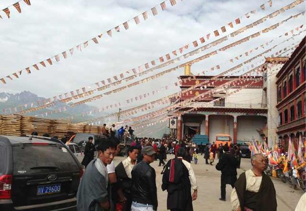 དཀར་མཛེས་རྫོང་དང་བྲག་མགོ་རྫོང་དུ་འཁྲུངས་སྐར་སྲུང་བརྩི་ཞུས་ཡོད་པ། དཀར་མཛེས་རྫོང་དང་བྲག་མགོ་རྫོང་དུ་འཁྲུངས་སྐར་སྲུང་བརྩི་ཞུས་ཡོད་པ།