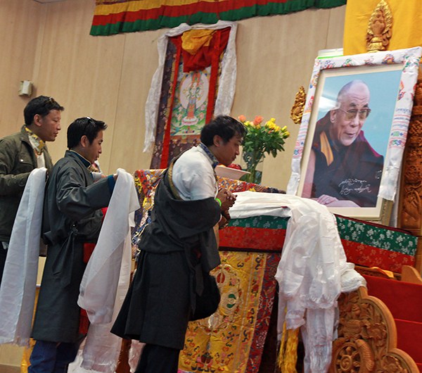 ཨོ་སི་ཊེ་ལི་ཡའི་ནང་༸གོང་ས་མཆོག་གི་སྐུའི་འཁྲུངས་སྐར་སྲུང་བརྩི། ཨོ་སི་ཊེ་ལི་ཡའི་ནང་༸གོང་ས་མཆོག་གི་སྐུའི་འཁྲུངས་སྐར་སྲུང་བརྩི།