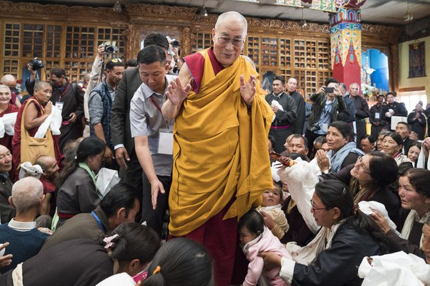 ༧གོང་ས་མཆོག་ལ་དྭགས་ཁུལ་དུ་མཛད་འཕྲིན་སྐྱོང་བཞིན་པ།