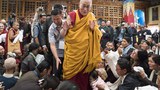 ༧གོང་ས་མཆོག་ལ་དྭགས་ཁུལ་དུ་མཛད་འཕྲིན་སྐྱོང་བཞིན་པ།