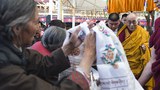 ༧གོང་ས་མཆོག་ཆོ་འཕྲུལ་སྨོན་ལམ་སྐབས་གཙུག་ལག་ཁང་ནས་ཕོ་བྲང་ལ་ཕེབས་བཞིན་པ། ༢༠༡༤།༣།༡༦