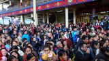 ཆོས་ཁས་མི་ལེན་མཁན་ཚོས་༸གོང་ས་མཆོག་གི་གསུང་ཆོས་ཞུ་བཞིན་འདུག