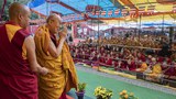 བྱང་ཆུབ་སེམས་འགྲེལ་གྱི་བཀའ་ཆོས་དབུ་འཛུགས་གནང་བ།