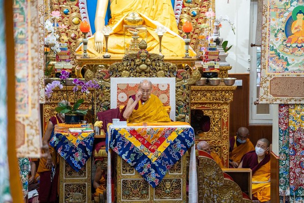 བྱམས་བརྩེའི་བློ་ཡིས་རང་གཞན་གཉིས་ཀར་ཕན།
