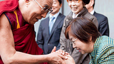 ༸གོང་ས་མཆོག་ཉི་ཧོང་དུ་ཞབས་སོར་འཁོད་པ།