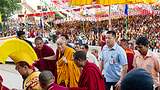 ༸གོང་ས་མཆོག་གོ་ལྦ་གྲོང་ཁྱེར་དུ་ཆིབས་བསྒྱུར།