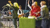 ༧གོང་ས་མཆོག་དབྱིན་ཡུལ་གྱི་Glastonburyརོལ་དབྱངས་འདུ་འཛོམས་སྟེང་། ༢༠༡༥།༦།༢༨