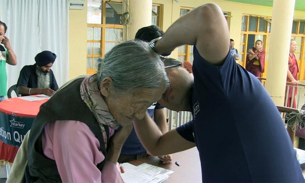 དགའ་ལྡན་ཕོ་བྲང་ནས་རྣ་ཅོག་གོ་མ་ཐུབ་རྣམས་ལ་རིན་མེད་བརྟག་དཔྱད་གནང་བ།