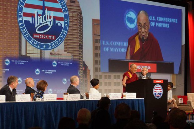 ཨ་རིའི་གྲོང་ཁྱེར་སྤྱི་ཁྱབ་ཀྱི་ཚོགས་ཆེན་ཐོག་༧གོང་ས་མཆོག་ནས་བཀའ་སློབ་གནང་བ།