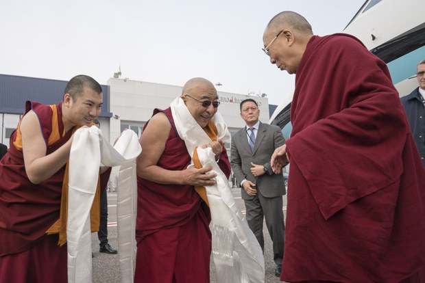 ༧གོང་ས་མཆོག་ནས་ཡོ་རོབ་ཡུལ་གྲུ་ལྔ་ནང་གི་ཆིབས་བསྒྱུར་མཛད་འཆར་ལེགས་གྲུབ།