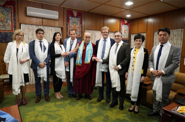 ཡོ་རོབ་གྲོས་ཚོགས་འཐུས་མིའི་སྐུ་ཚབ་ཚོགས་ཆུང་ལ་མཇལ་ཁ།
