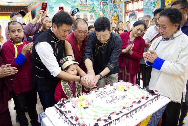 ཧི་མ་ལ་ཡའི་མི་རིགས་ནས་༧གོང་ས་མཆོག་གི་སྐུའི་འཁྲུངས་སྐར་ལ་སྲུང་བརྩི་ཞུས་པ།