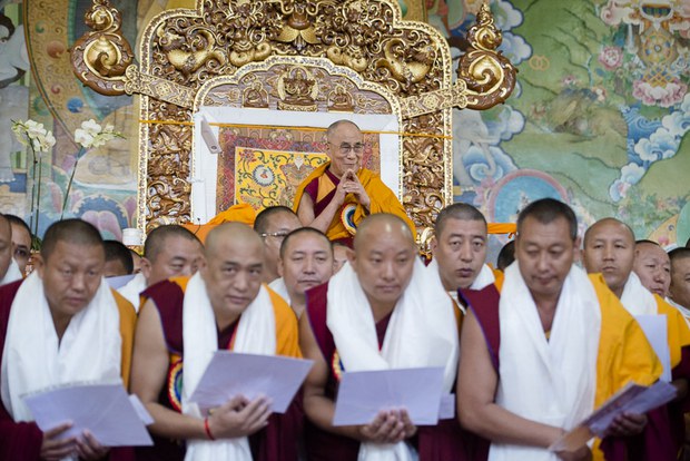 དགེ་བཤེས་ཀྱི་ཕྱག་ཁྱེར།