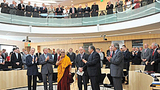 ༸གོང་ས་མཆོག་ཧེ་སེན་གྲོས་ཚོགས་སུ་གདན་འདྲེན་ཞུས།