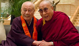 ༸གོང་ས་མཆོག་ཉི་ཧོང་དུ་ཞབས་སོར་འཁོད།