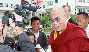 དབྱིན་ཡུལ་དུ་ཞབས་སོར་འཁོད། དབྱིན་ཡུལ་དུ་ཞབས་སོར་འཁོད།