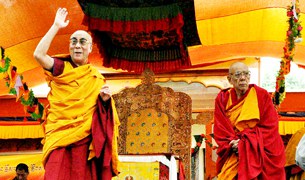 ༸གོང་ས་མཆོག་ནང་ཆོས་བགྲོ་གླེང་དུ་ཆིབས་བསྒྱུར། ༸གོང་ས་མཆོག་ནང་ཆོས་བགྲོ་གླེང་དུ་ཆིབས་བསྒྱུར།