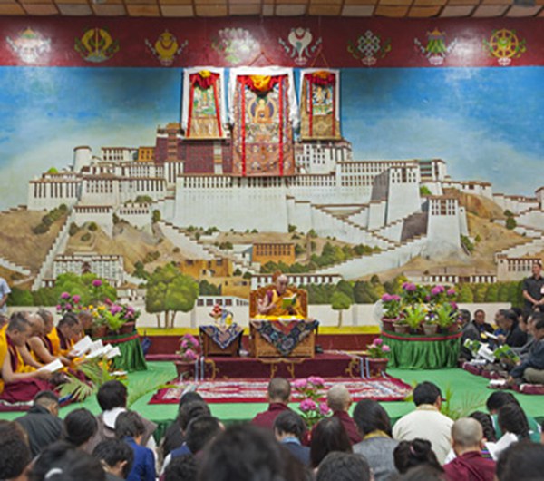 བོད་རིགས་སློབ་ཕྲུག་ཚོར་ནང་ཆོས་ངོ་སྤྲོད་ཀྱི་གསུང་ཆོས་མཇུག་སྒྲིལ། བོད་རིགས་སློབ་ཕྲུག་ཚོར་ནང་ཆོས་ངོ་སྤྲོད་ཀྱི་གསུང་ཆོས་མཇུག་སྒྲིལ།