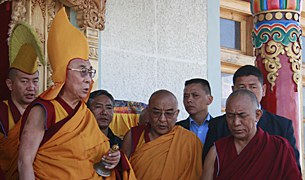 ཟངས་མདོག་དཔལ་རིའི་ཕོ་བྲང་དབུ་འབྱེད། ཟངས་མདོག་དཔལ་རིའི་ཕོ་བྲང་དབུ་འབྱེད།