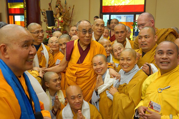 ༸གོང་ས་མཆོག་གིས་བེཏ་ནམ་ནང་པའི་དགོན་པ་ཞིག་ཏུ་ཆིབས་བསྒྱུར་བསྐྱངས་བ། ༸གོང་ས་མཆོག་གིས་བེཏ་ནམ་ནང་པའི་དགོན་པ་ཞིག་ཏུ་ཆིབས་བསྒྱུར་བསྐྱངས་བ།