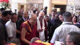 ༧གོང་ས་མཆོག་གྷོ་ཝ་ནས་བྷེང་ལོར་གྲོང་ཁྱེར་ལ་༧ཞབ་སསོར་བདེ་བར་འཁོད་གནང་མཛད་པ།