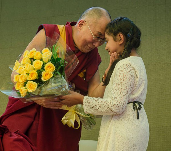 ༸གོང་ས་མཆོག་བཞུགས་སྒར་དུ་༸ཞབས་སོར་བདེ་བར་འཁོད་གནང་མཛད་འདུག ༸གོང་ས་མཆོག་བཞུགས་སྒར་དུ་༸ཞབས་སོར་བདེ་བར་འཁོད་གནང་མཛད་འདུག