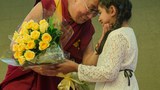 ༸གོང་ས་མཆོག་བཞུགས་སྒར་དུ་༸ཞབས་སོར་བདེ་བར་འཁོད་གནང་མཛད་འདུག