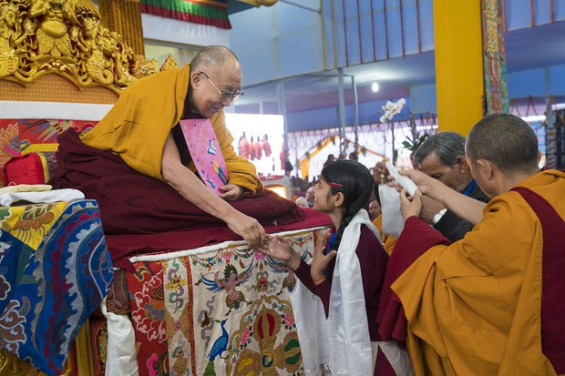 ༸གོང་ས་མཆོག་ནས་གསུང་ཆོས་དབུ་འཛུགས་གནང་བ།