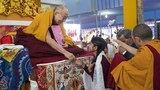 ༸གོང་ས་མཆོག་ནས་གསུང་ཆོས་དབུ་འཛུགས་གནང་བ།