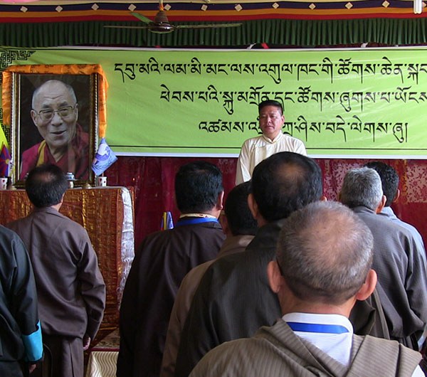 དབུ་མའི་ལམ་མི་མང་ལས་འགུལ་གྱི་ཚོགས་ཆེན། དབུ་མའི་ལམ་མི་མང་ལས་འགུལ་གྱི་ཚོགས་ཆེན།