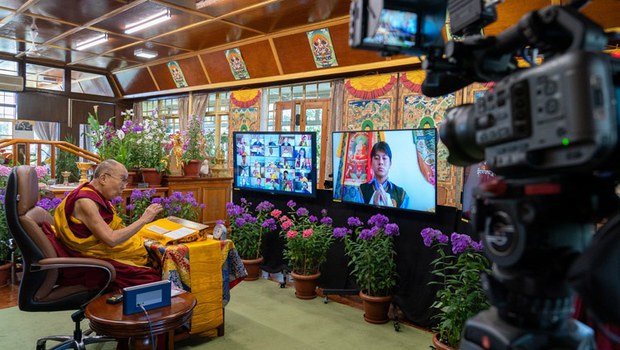 ལོ་ཆུང་བྱིས་པ་རྣམས་ལ་རྒྱ་གུན་བྲན་ཏང་གི་རྗེས་འབྲངས་པ་བྱ་རྒྱུའི་དམ་བཅའ་བཞགས་བཅུགས་པ། ལོ་ཆུང་བྱིས་པ་རྣམས་ལ་རྒྱ་གུན་བྲན་ཏང་གི་རྗེས་འབྲངས་པ་བྱ་རྒྱུའི་དམ་བཅའ་བཞགས་བཅུགས་པ།