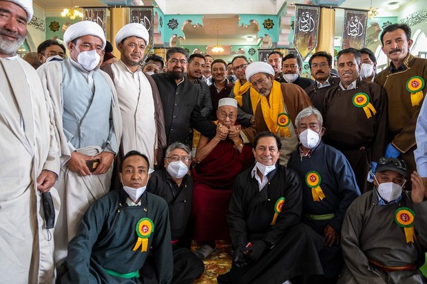 ༧གོང་ས་མཆོག་སླེ་ལ་ཡོད་པའི་ཆོས་ལུགས་རིས་མེད་ཀྱི་ལྷ་ཁང་ཁག་ལ་གནས་གཟིགས་མཛད་པ།