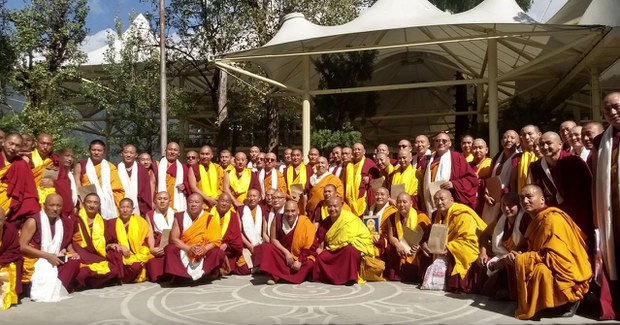 ཆོས་རྒྱུད་རིས་མེད་ཀྱི་གཞུང་ལ་སློབ་གཉེར་གནང་དགོས།