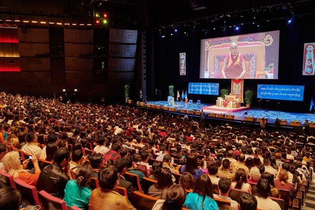 པེ་རིས་ནང་བོད་མི་སུམ་སྟོང་བརྒལ་བར་བཀའ་སློབ། པེ་རིས་ནང་བོད་མི་སུམ་སྟོང་བརྒལ་བར་བཀའ་སློབ།