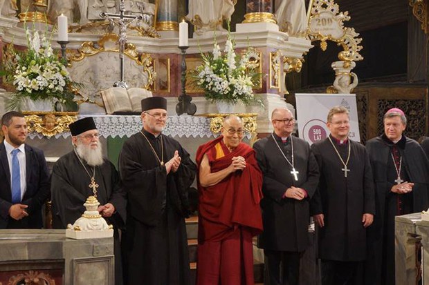 ༸གོང་ས་མཆོག་ལ་གཞུང་འབྲེལ་སྣེ་ལེན།