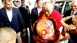 ༸གོང་ས་མཆོག་རྒྱ་གར་ལྷོ་ཕྱོགས་སྦེང་ལོར་གྲོང་ཁྱེར་དུ་ཞབས་སོར་འཁོད་པ།