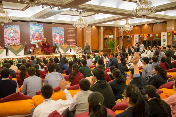 ༸གོང་ས་མཆོག་ནས་རྒྱ་གར་དགེ་སློབ་༢༠༠ཙམ་ལ་བཀའ་སློབ་བསྩལ་བ། ༸གོང་ས་མཆོག་ནས་རྒྱ་གར་དགེ་སློབ་༢༠༠ཙམ་ལ་བཀའ་སློབ་བསྩལ་བ།
