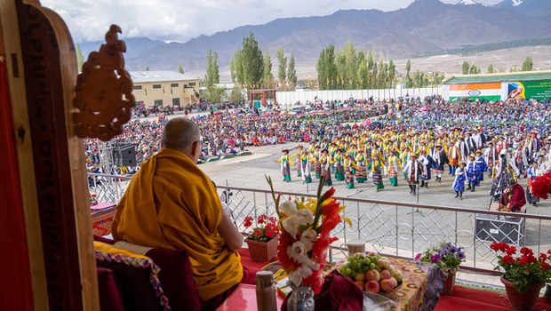 ༧གོང་ས་སྐྱབས་མགོན་ཆེན་པོ་མཆོག་གིས་ལ་དགས་ཁུལ་དུ་གནས་བཞུགས་བོད་མི་རྣམས་ལ་བཀའ་སློབ་བསྩལ་གནང་མཛད་ཡོད་པ།