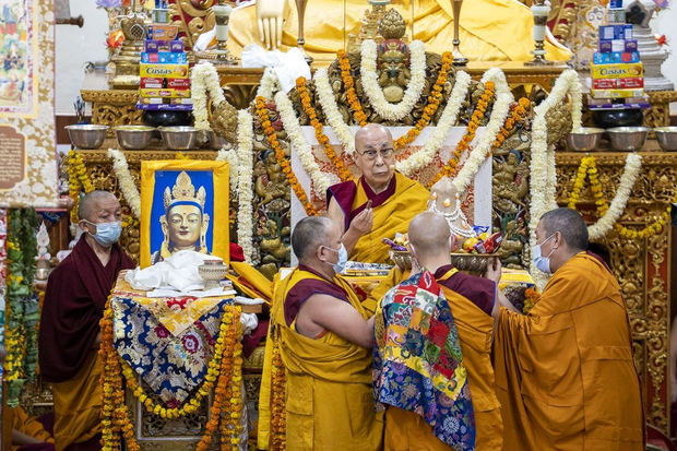 བོད་ཀྱི་དར་རྒུད་ཁྲོད་བསྟན་སྲིད་ལ་ཞབས་འདེགས་གྲུབ་གནང་པ།