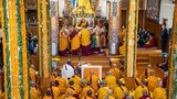 མ་སུ་རི་དགེ་ལས་སློབ་ཟུར་དང་པཅ་མ་རི་སློབ་ཟུར་ཐོུང་གིས་༧གོང་ས་༧སྐྱབས་མགོན་ཆེན་པོ་མཆོག་ལ་བརྟན་བཞུགས་བསྟར་འབུལ་ཞུས་ཡོད་པ།