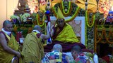 ༸གོང་ས་མཆོག་ལ་བརྟན་བཞུགས་བསྟར་འབུལ།